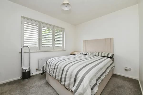 Nottingham Way, Langdon Hills, Basild..., Essex — photo 5