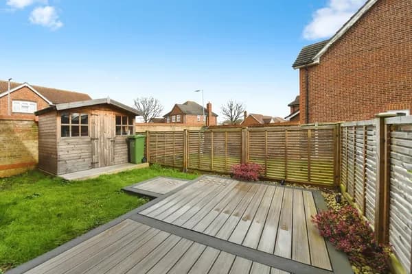Nottingham Way, Langdon Hills, Basild..., Essex — photo 4