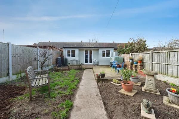 St. Marys Road, Grays, Essex, RM16, Essex — photo 4