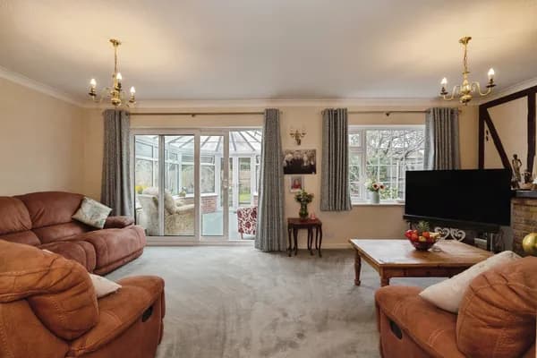 Ashingdon Road, Rochford, Essex, SS4, Essex — photo 2
