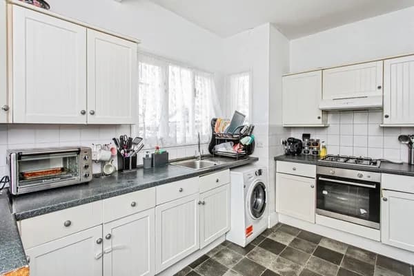 Glenwood Avenue, Westcliff On Sea, Es..., Essex — photo 4