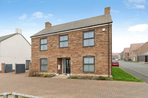 Paddocks Close, ROCHFORD, Essex, SS4, Essex — photo 1