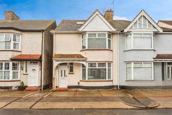 Richmond Avenue, Shoeburyness, Southe..., Southend-on-Sea — photo 1