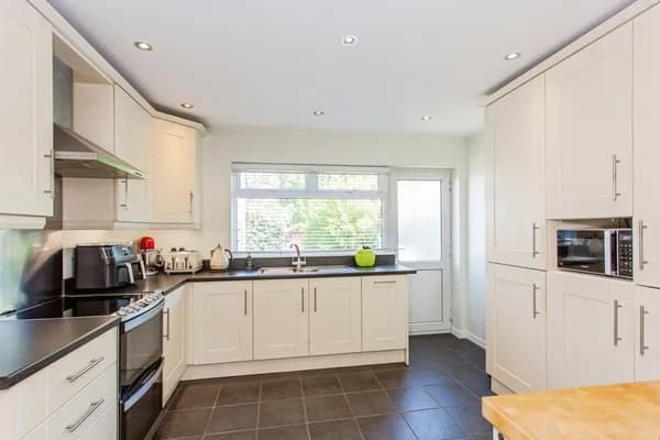 Ashurst Avenue, Southend-on-Sea, Esse..., Essex — photo 4