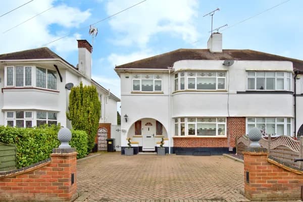 Woodgrange Drive, Southend-on-Sea, Es..., Essex — photo 1