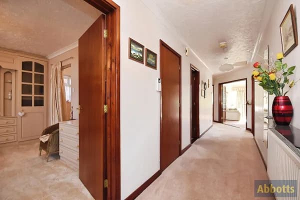 Clarence Road, Rayleigh, Essex, SS6, Essex — photo 4
