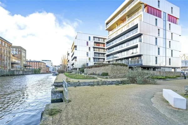 Geoffrey Watling Way, Norwich, Norfol..., Norfolk — photo 1