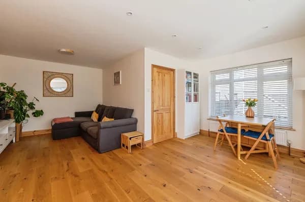 Somerset Avenue, ROCHFORD, Essex, SS4, Essex — photo 2