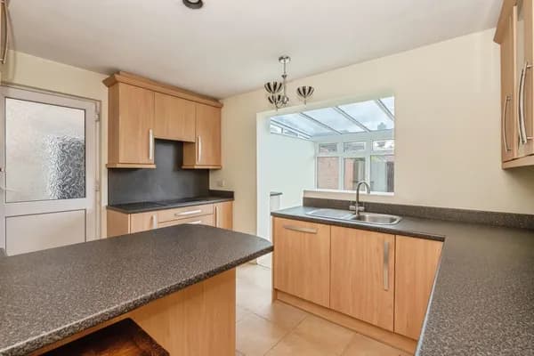 Heath Road, Grays, Essex, RM16, Essex — photo 2