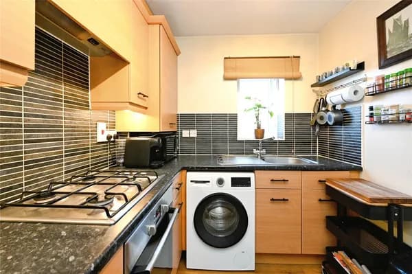 Tyrrell Crescent, South Wootton, King..., King's Lynn — photo 5