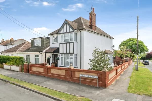 Mornington Avenue, Rochford, Essex, SS4, Essex — photo 1