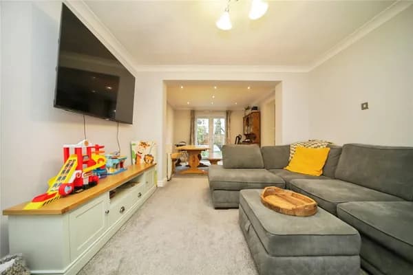 Raedwald Drive, Bury St. Edmunds, Suf..., Suffolk — photo 2