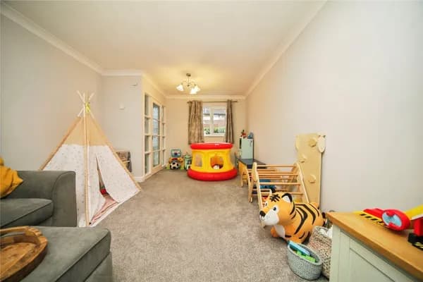 Raedwald Drive, Bury St. Edmunds, Suf..., Suffolk — photo 3