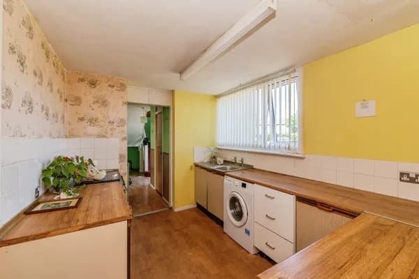 Peterborough Way, BASILDON, Essex, SS14, Essex — photo 3