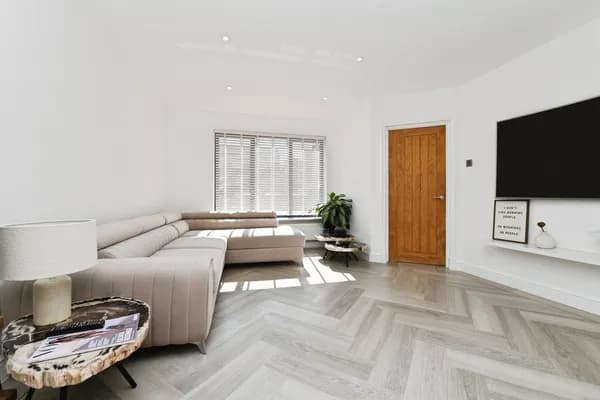 Mendip Crescent, Westcliff-on-Sea, Es..., Essex — photo 2