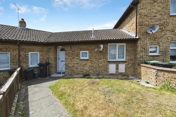 Rosecroft Close, Langdon Hills, Basil..., Basildon — photo 1