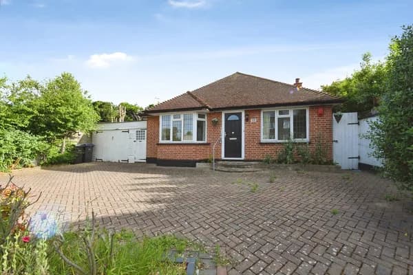 Station Road, Thorpe Bay, Essex, SS1, Essex — photo 1