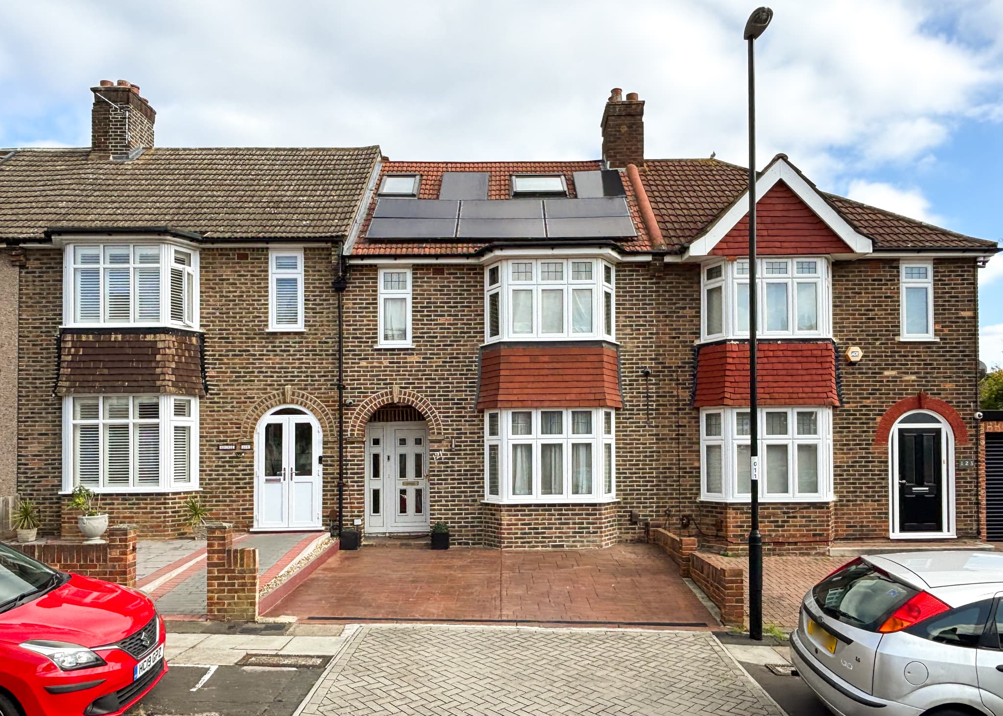 South Park Crescent — photo 3