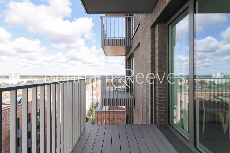 Viola House, Greenleaf Walk, UB1 — photo 5