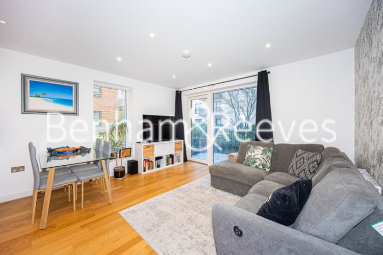 Newell House, Samara Drive, UB1 — photo 1