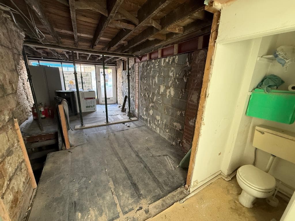 MIXED USE BUILDING FOR IMPROVEMENT AND REPAIR — photo 3