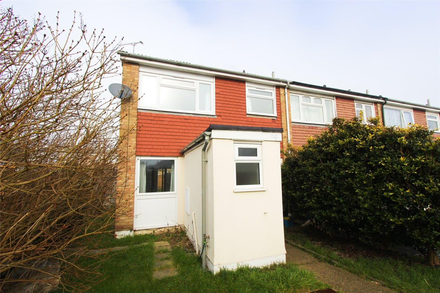 3 bedroom property to rent in Bulwark Road, Shoeburyness, Southend-on-Sea, Essex, SS3 (Ref LOS230010) — photo 1