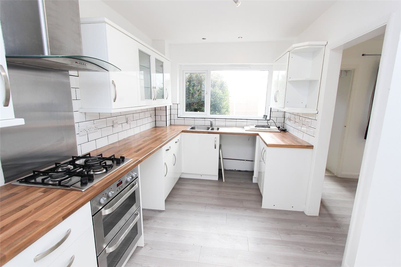 3 bedroom property to rent in Bulwark Road, Shoeburyness, Southend-on-Sea, Essex, SS3 (Ref LOS230010) — photo 2