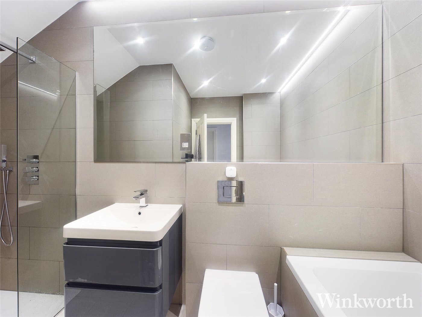 2 bedroom property to rent in Birch Grove, London, UK, W3 (Ref EAL230132) — photo 2