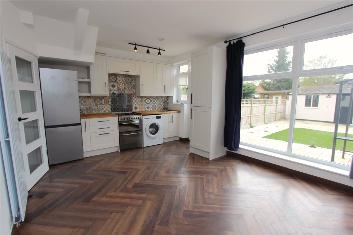 1 bedroom property to rent in Arterial Road, Leigh-on-Sea, Essex, SS9 (Ref LOS240049) — photo 1