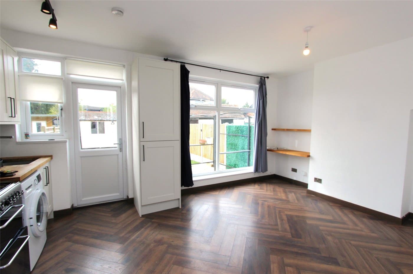 1 bedroom property to rent in Arterial Road, Leigh-on-Sea, Essex, SS9 (Ref LOS240049) — photo 3