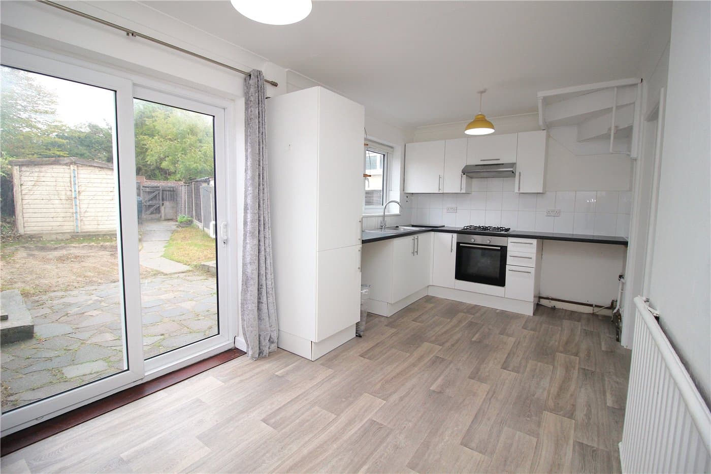 3 bedroom property to rent in Bellhouse Lane, Leigh-on-Sea, Essex, SS9 (Ref LOS220145) — photo 3