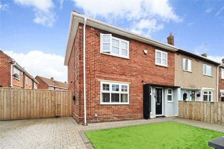 Westminster Crescent, Hebburn, NE31 — photo 1